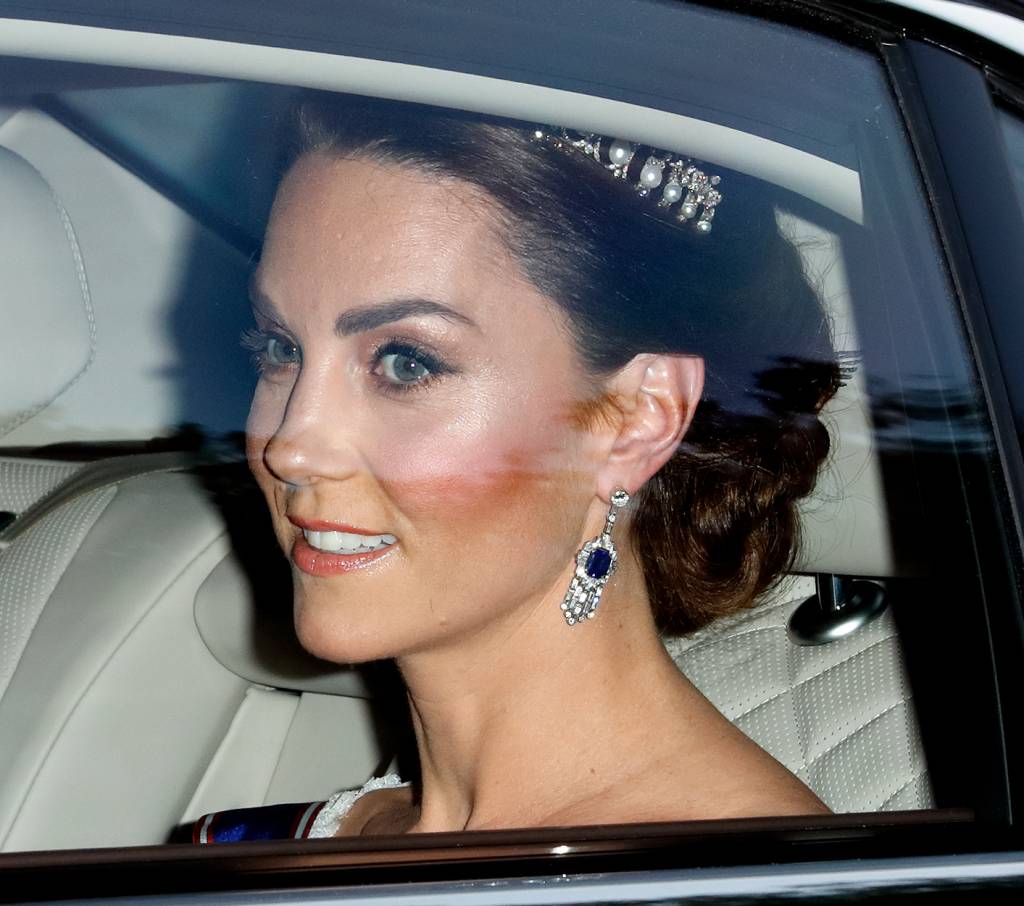 Kate Middleton escolhe look delicado para visita de Trump na Inglaterra
