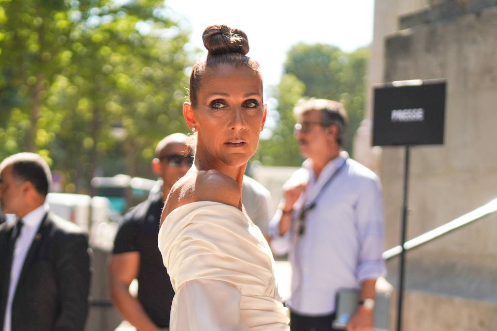 Céline Dion foi mais uma a apostar na estampa hit do verão internacional