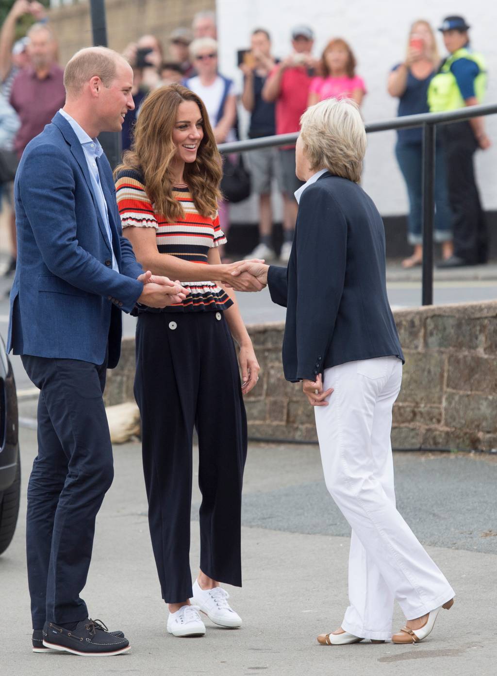 kate-middleton-look-listrado-facil-de-copiar The Duke And Duchess Of Cambridge Take Part In The King’s Cup Regatta