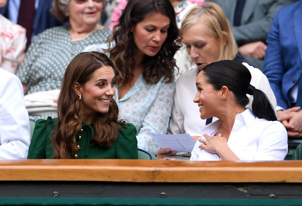 Mais uma vez, Meghan e Kate assistem juntas ao jogo de Serena Williams