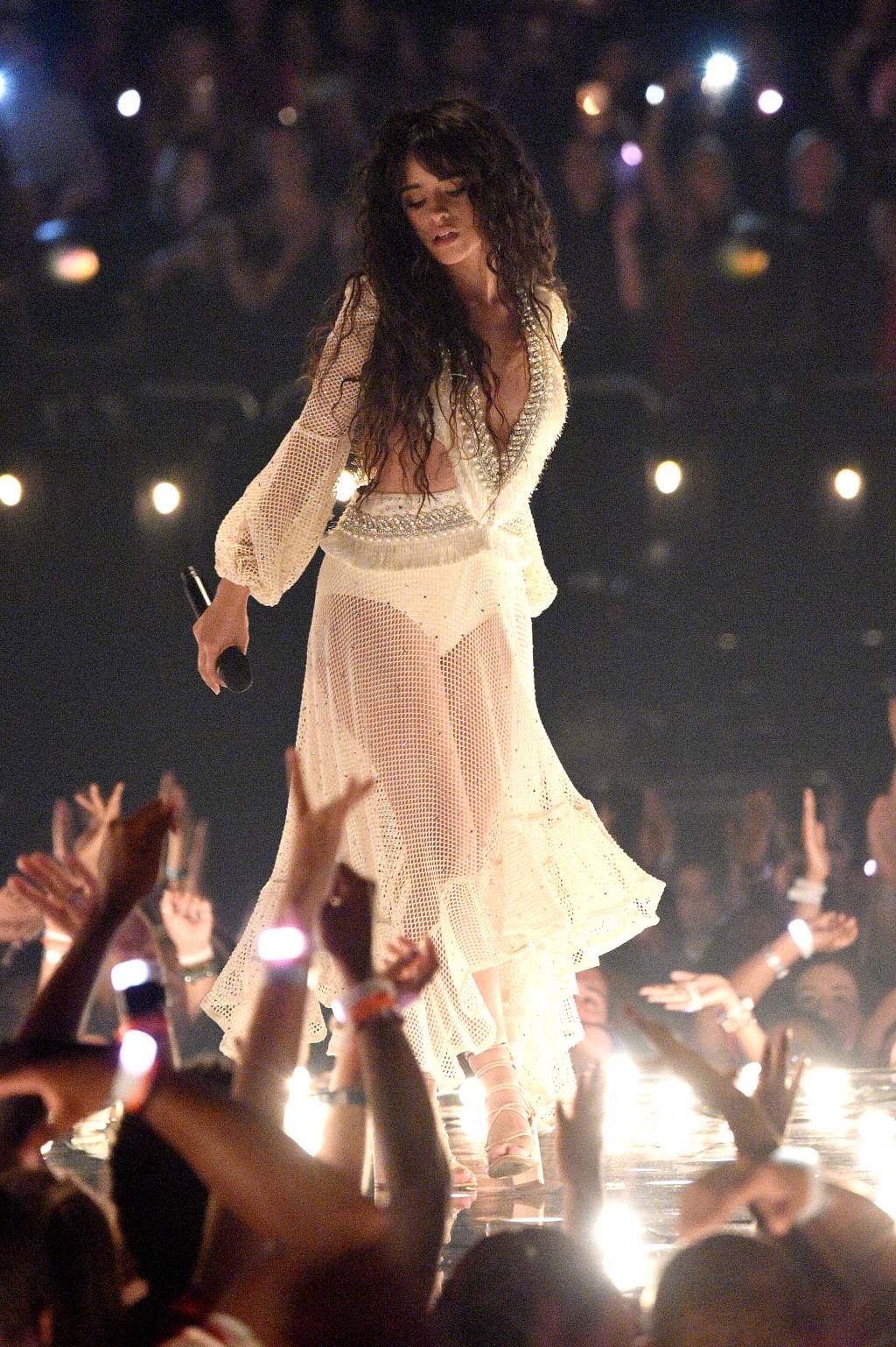 vestido-camila-cabello-patricia-bonaldi-vma-2019 2019 MTV Video Music Awards – Roaming Show