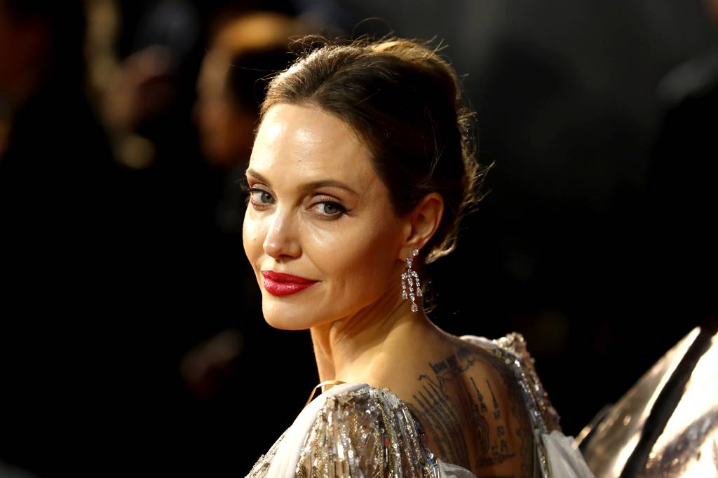 Angelina Jolie usou o look mais bonito de todos no tapete vermelho e fim