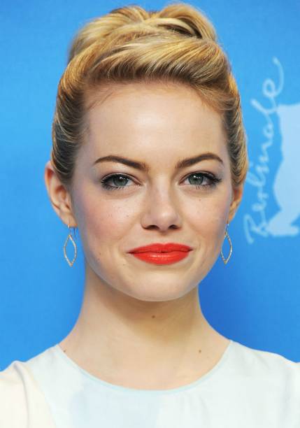 <strong>Emma Stone:</strong> a nuance mais fechada do batom combinou perfeitamente com os cabelos loiros da atriz.