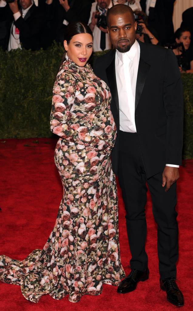 <span>Kim, ainda grávida de North, roubou o show no Met Gala de 2013. Ambos usaram <strong>Givenchy</strong>.</span> <span>Kim, ainda grávida de North, roubou o show no Met Gala de 2013. Ambos usaram <strong>Givenchy</strong>.</span>