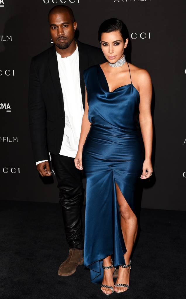 No LACMA Art + Film Gala de 2014, Kanye optou por um blazer e calças de couro, enquanto Kim brilhou com um vestido da <strong>Cushnie et Ochs</strong> e joias <strong>Cartier</strong>. No LACMA Art + Film Gala de 2014, Kanye optou por um blazer e calças de couro, enquanto Kim brilhou com um vestido da <strong>Cushnie et Ochs</strong> e joias <strong>Cartier</strong>.