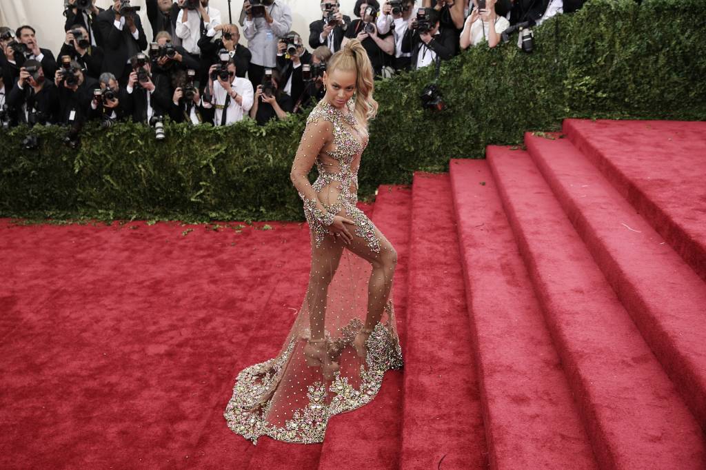 Beyoncé MET Gala China: Through The Looking Glass Beyoncé MET Gala China: Through The Looking Glass