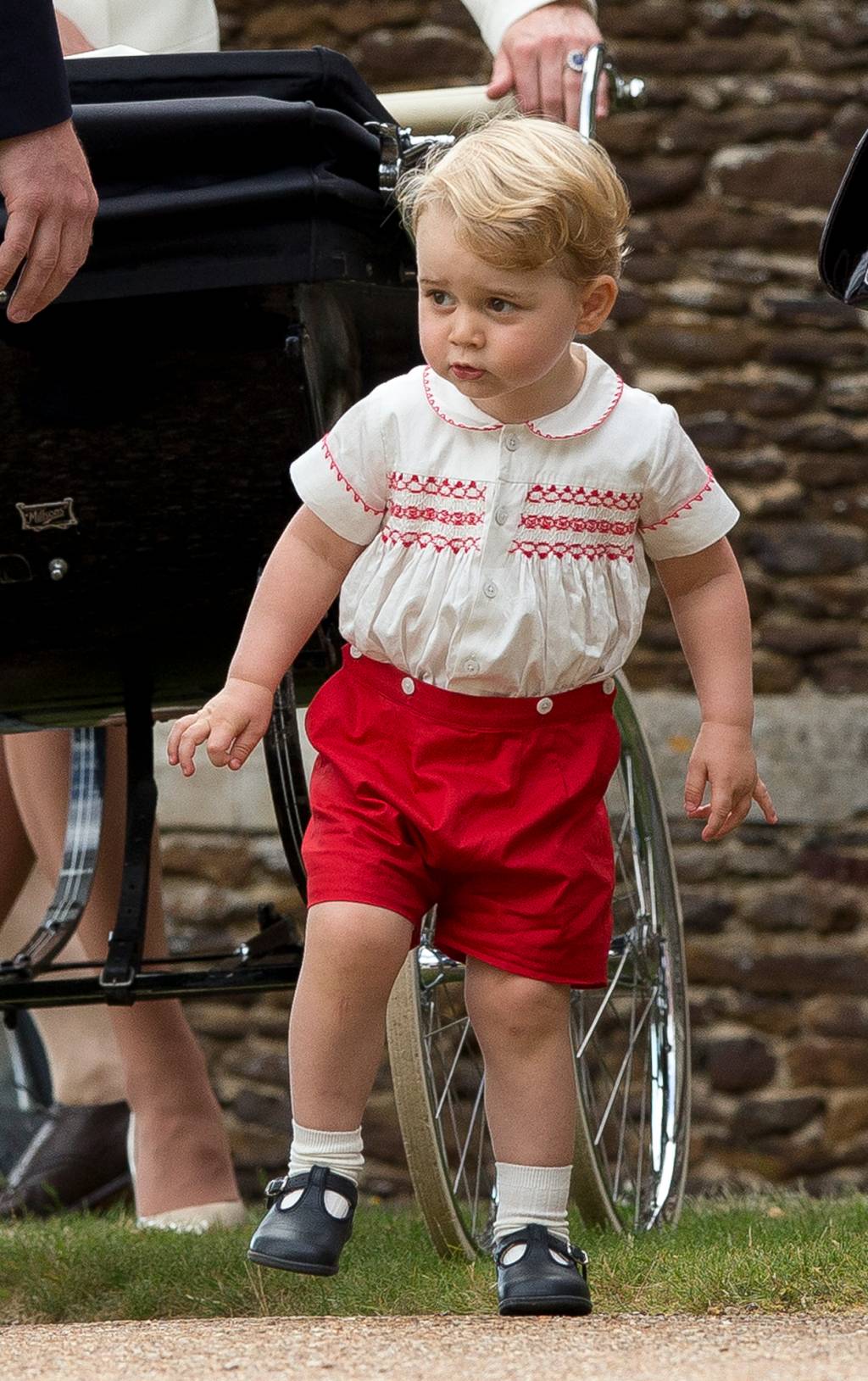 Príncipe George no batizado da Princesa CHarlotte Príncipe George no batizado da Princesa CHarlotte