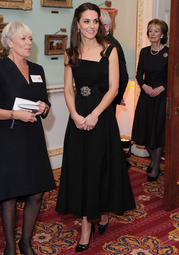 Como as famosas usam o pretinho b&aacute;sico