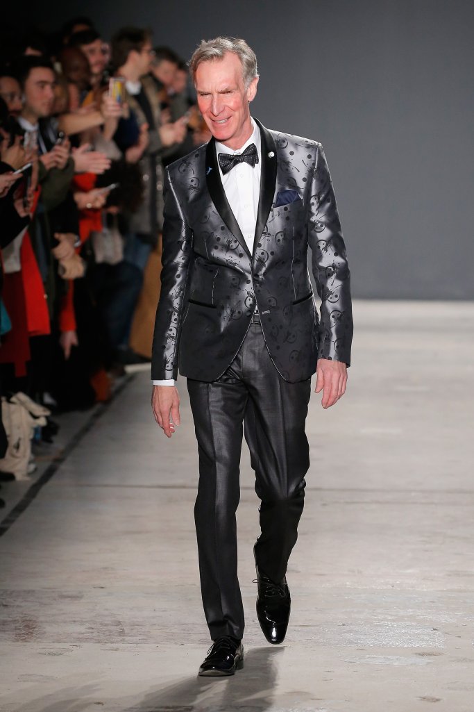 Bill Nye no desfile de Nick Graham Bill Nye no desfile de Nick Graham