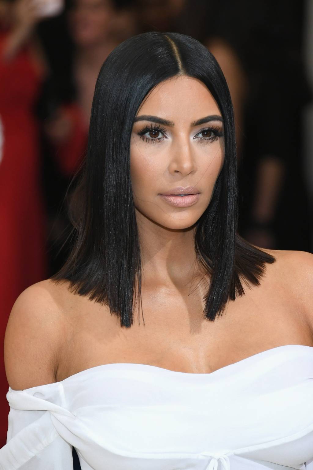 Kim Kardashian procura maquiador que goste de redes sociais