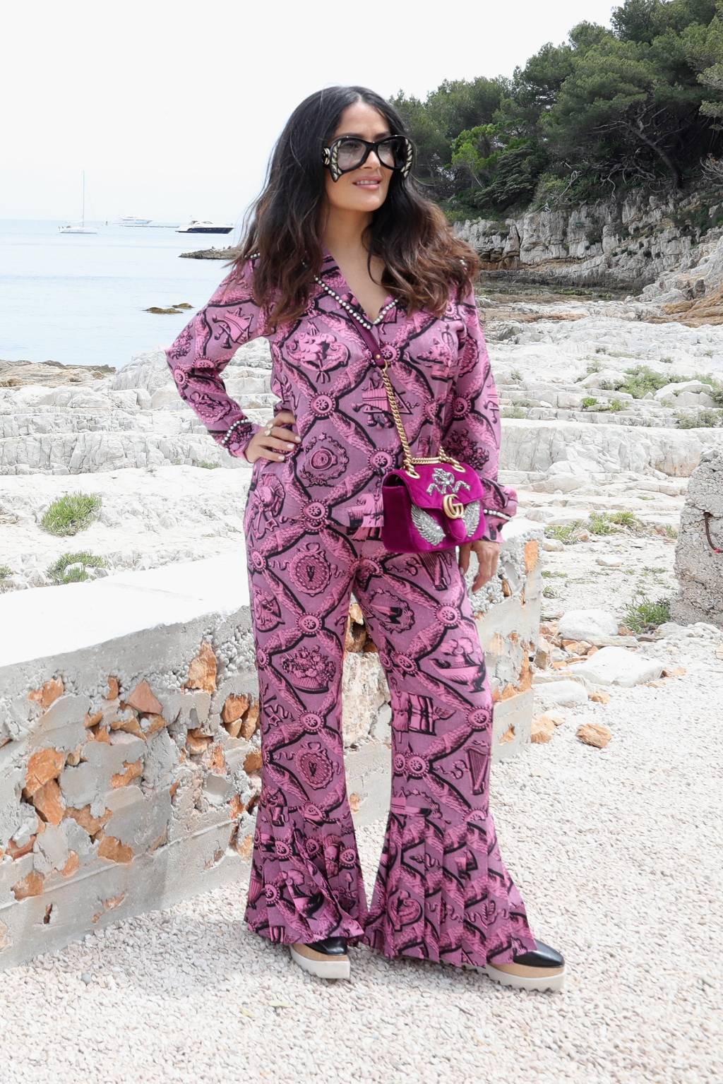 10 looks que mostram o amor de Salma Hayek por estampas