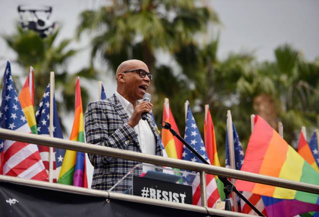 RuPaul discursa na Parada do Orgulho LGBT de Los Angeles RuPaul discursa na Parada do Orgulho LGBT de Los Angeles