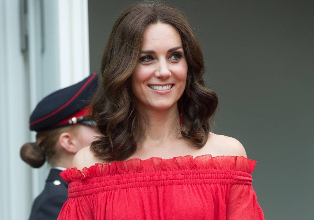 O estilo boho romântico de Kate Middleton com longo ombro a ombro