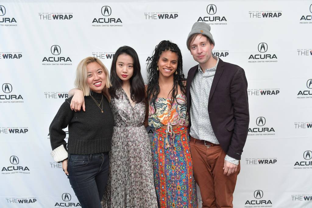 Zazie Beetz com elenco de ‘Dead Pigs’ no Festival Sundance de Cinema Zazie Beetz com elenco de 'Dead Pigs' no Festival Sundance de Cinema
