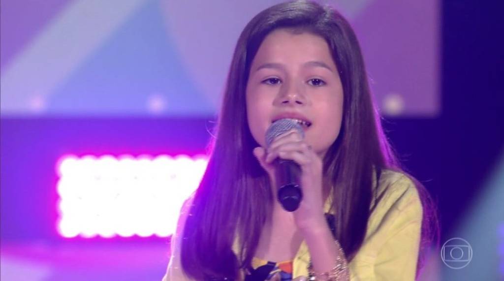 Giulia Levita canta em espanhol e surpreende técnicos no “The Voice Kids”