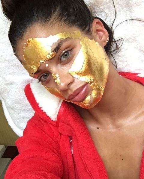 O segredo de beleza das modelos da Victoria’s Secret é ouro