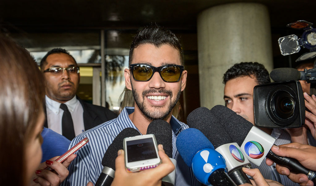 Gusttavo Lima deixa hospital