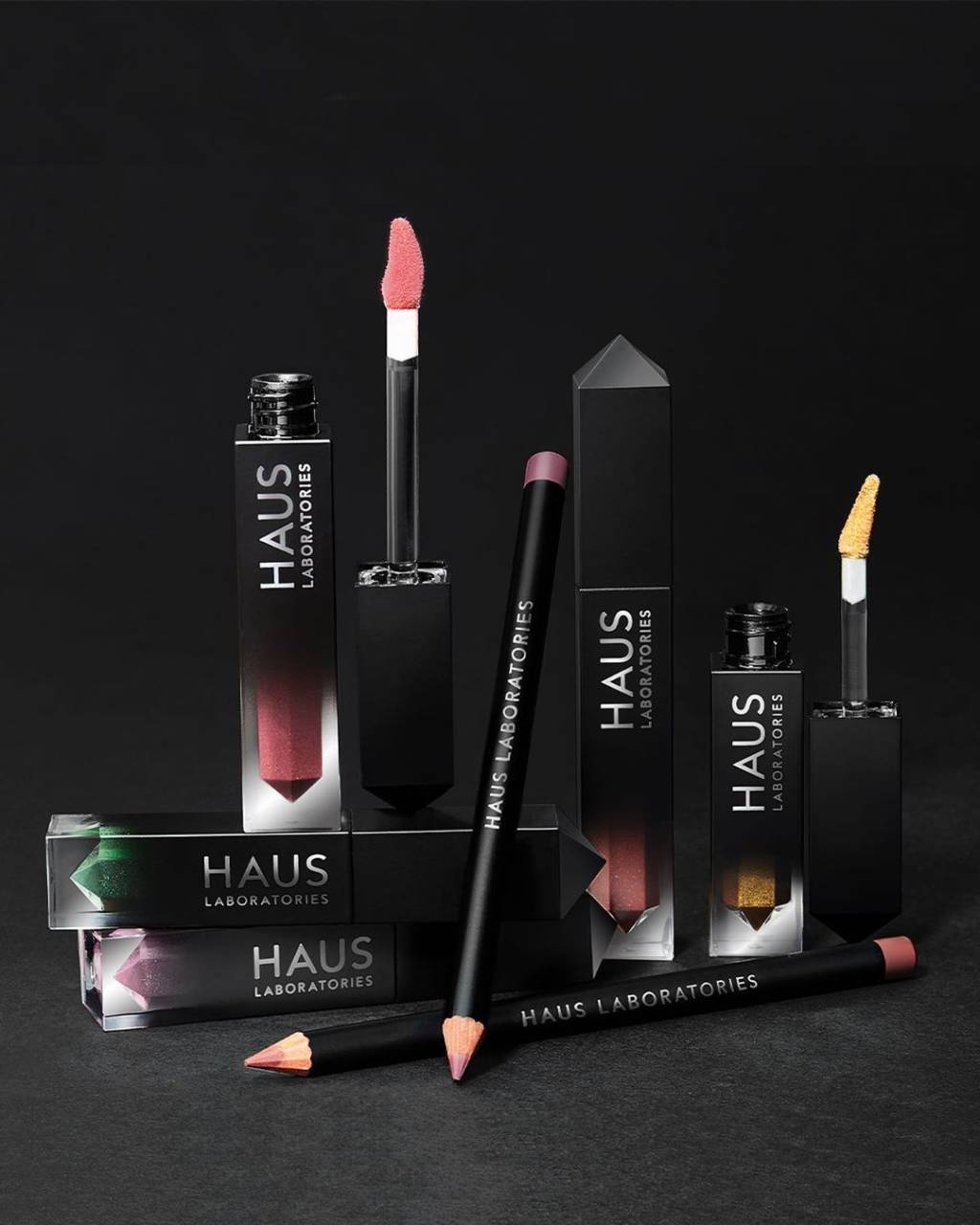 haus-laboratories-lady-gaga-mostra-os-produtos-de-sua-nova-linha-de-beleza haus-laboratories-lady-gaga-mostra-os-produtos-de-sua-nova-linha-de-beleza
