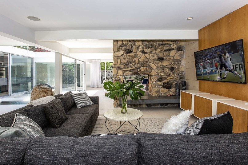 Jamie Dornan coloca sua casa em LA à venda por U$ 3,2 milhões image_l_07