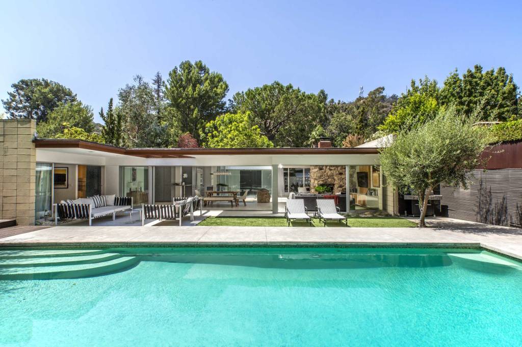 Jamie Dornan coloca sua casa em LA à venda por U$ 3,2 milhões image_l_26