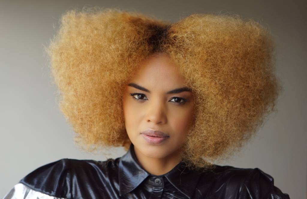 Lucy-ramos-cabelo-loiro imagem_release_1648541