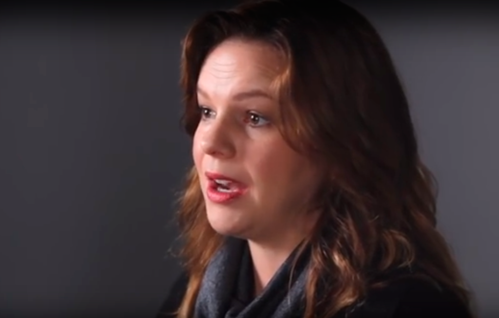 Vídeo emocionante mostra mulheres falando a Donald Trump sobre violência sexual