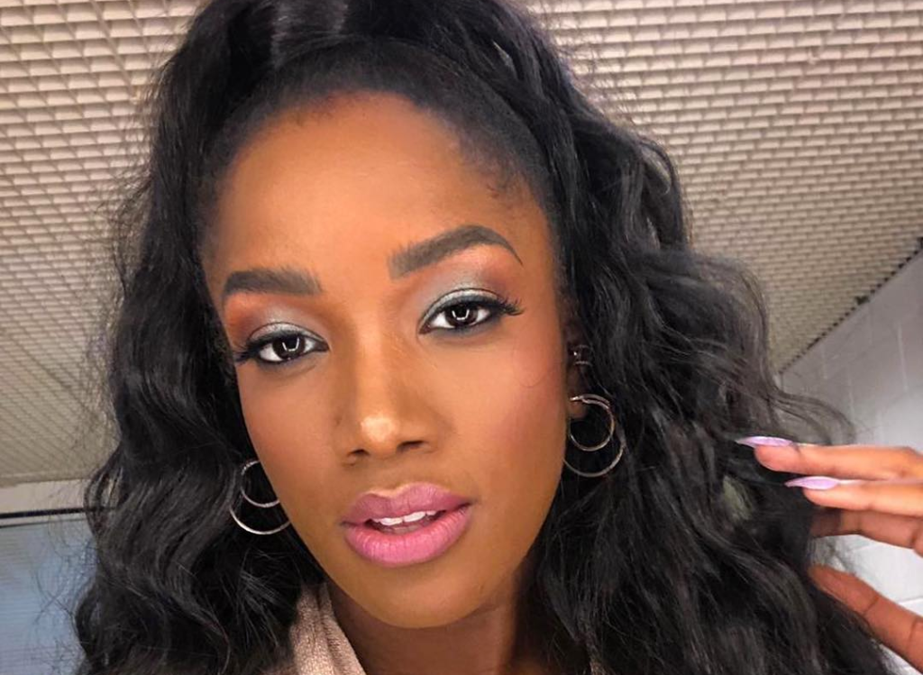 Iza lembra modelo icônico da Melissa dos anos 2000 em foto criança