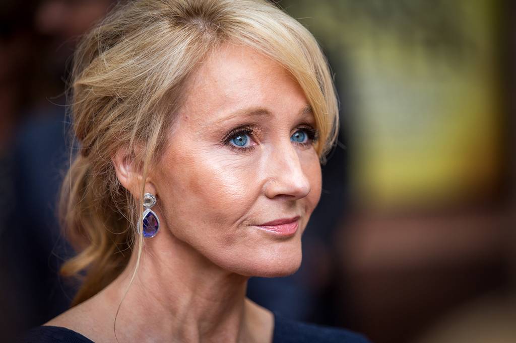 J.K Rowling volta a fazer comentários transfóbicos