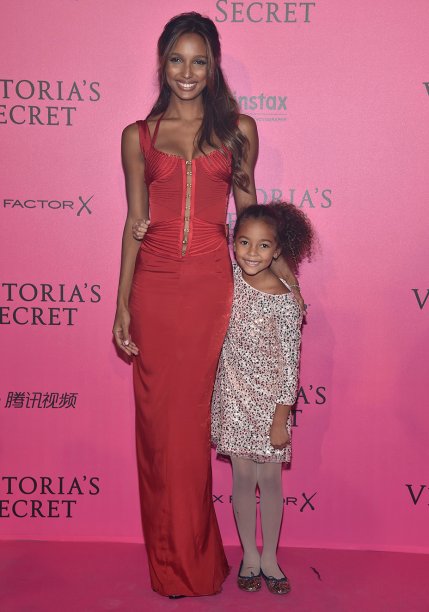 Jasmine Tookes e sua irmãzinha Chloe.