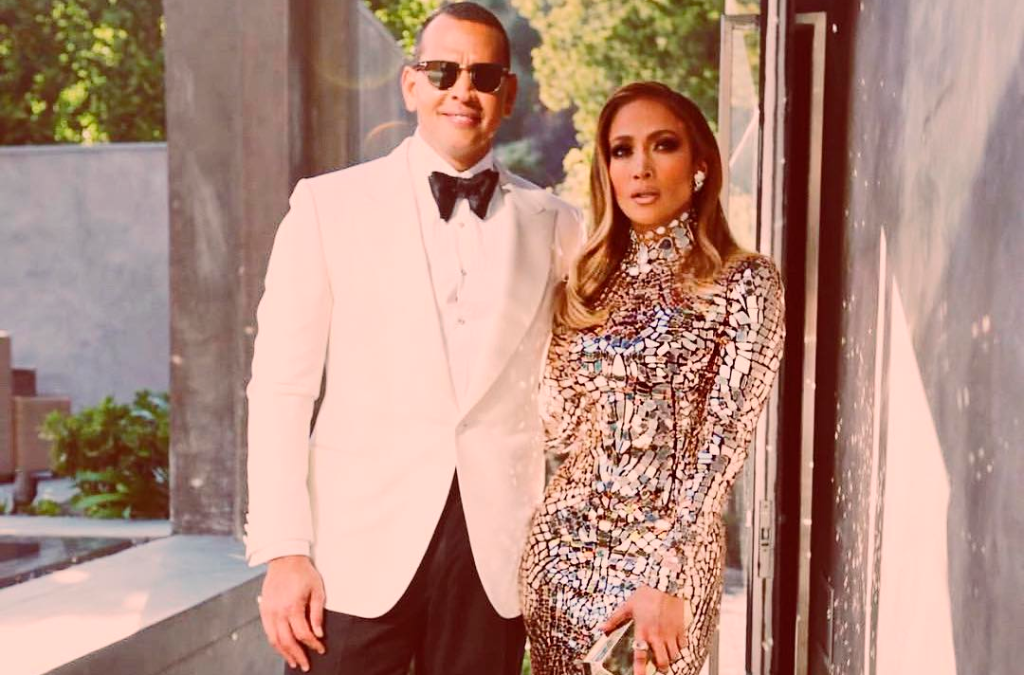 Jennifez Lopez está noiva e o anel que ela ganhou é babado