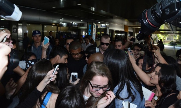 Joe Jonas causa alvoroço em São Paulo