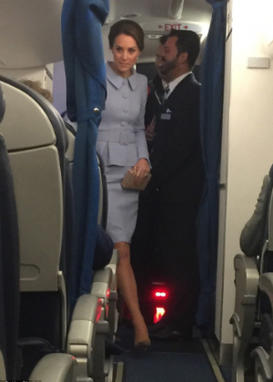 Kate Middleton embarca em voo comercial e passageiros ficam surpresos