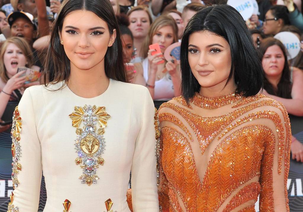 Kendall e Kylie Jenner assinam linha de roupas para a Topshop