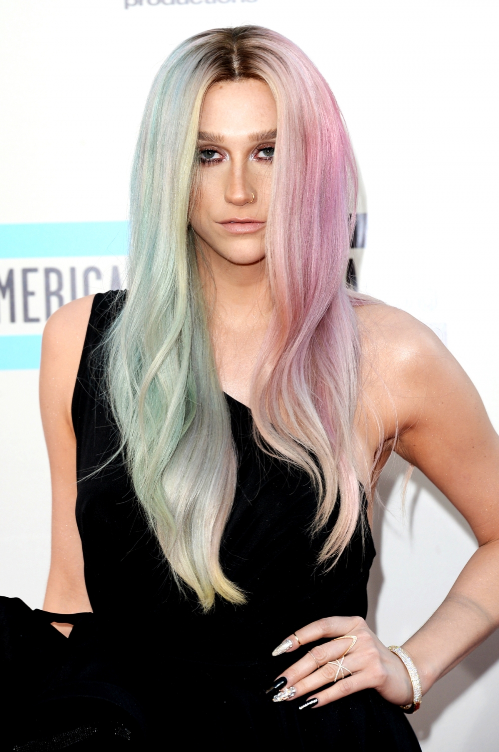 Kesha afirma ter sofrido abuso sexual de produtor musical