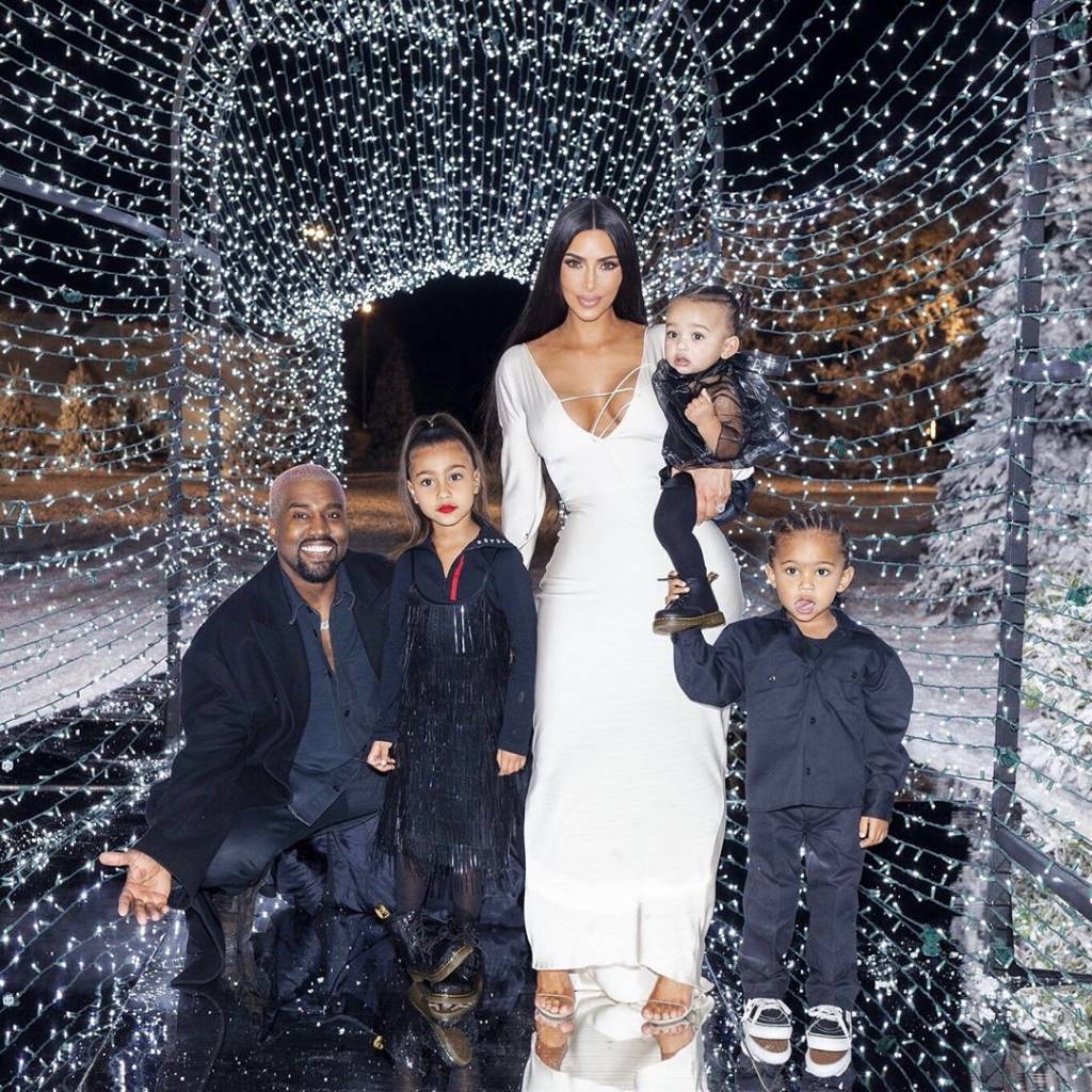 Kim Kardashian está esperando o quarto filho – via barriga de aluguel