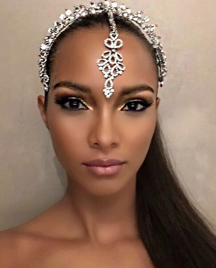 A top Laís Ribeiro com beleza de André Veloso A top Laís Ribeiro com beleza de André Veloso