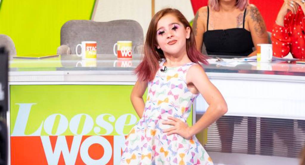 Drag queen de 11 anos afirma que ser menino não o impede de usar vestidos