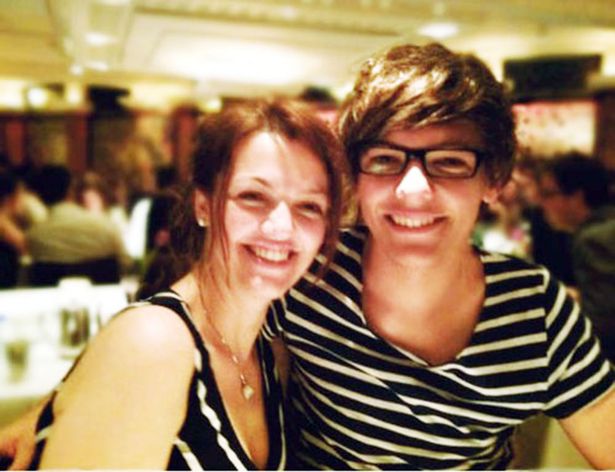 Louis Tomlinson louis-tomlinson-with-his-mum-johannah-tomlinson