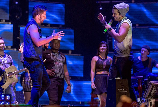 Luan Santana divide o palco com Cristiano Araújo