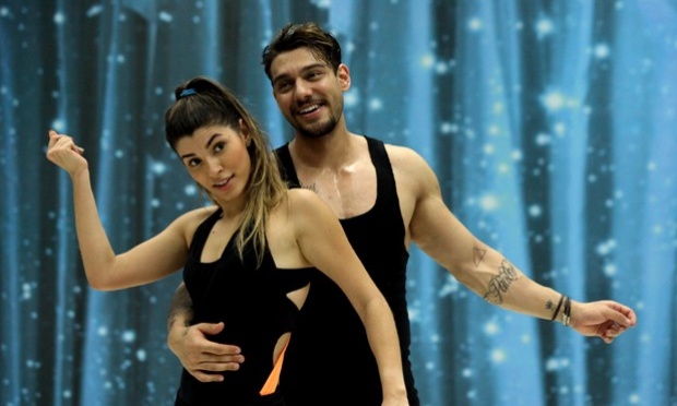 Lucas Lucco morde sua instrutora em Dança dos Famosos Lucas Lucco morde sua instrutora em Dança dos Famosos