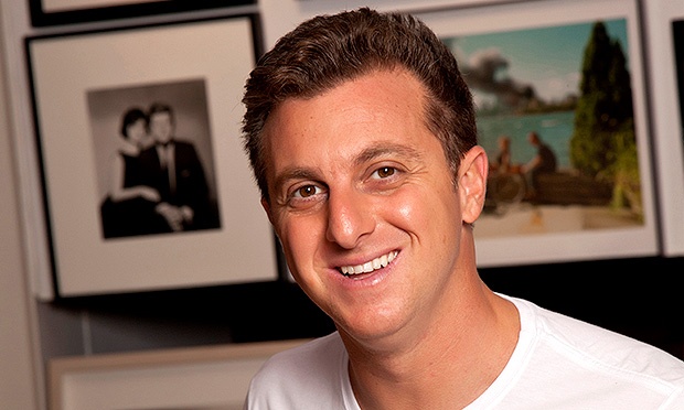 Famosos mandam os parabéns para Luciano Huck Famosos estreia domingao