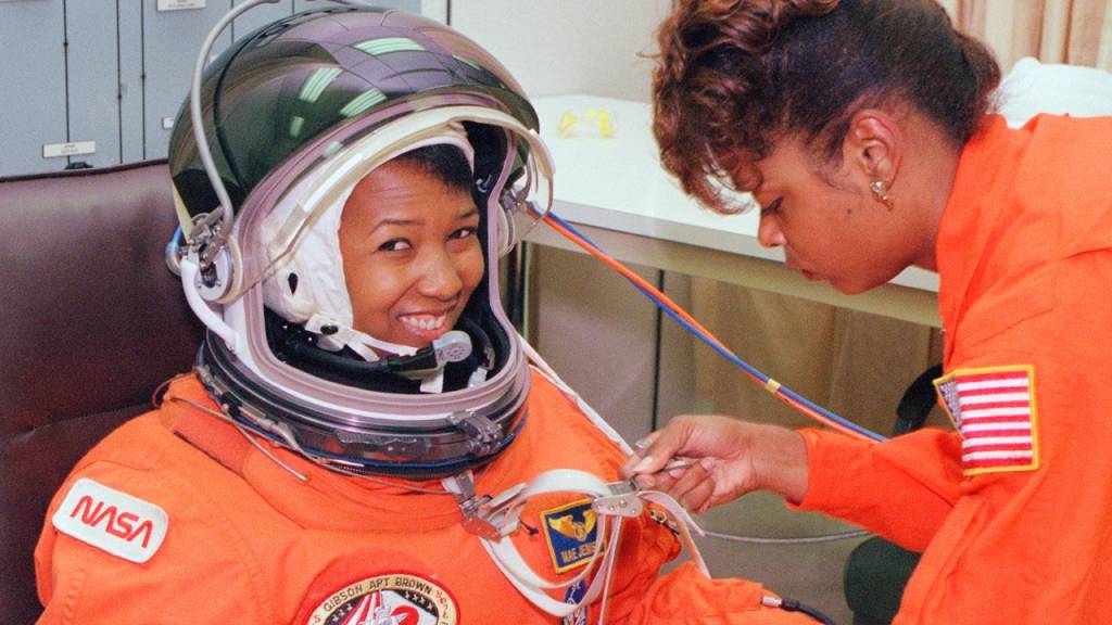 mae-jemison-na-missc3a3o-sts-47