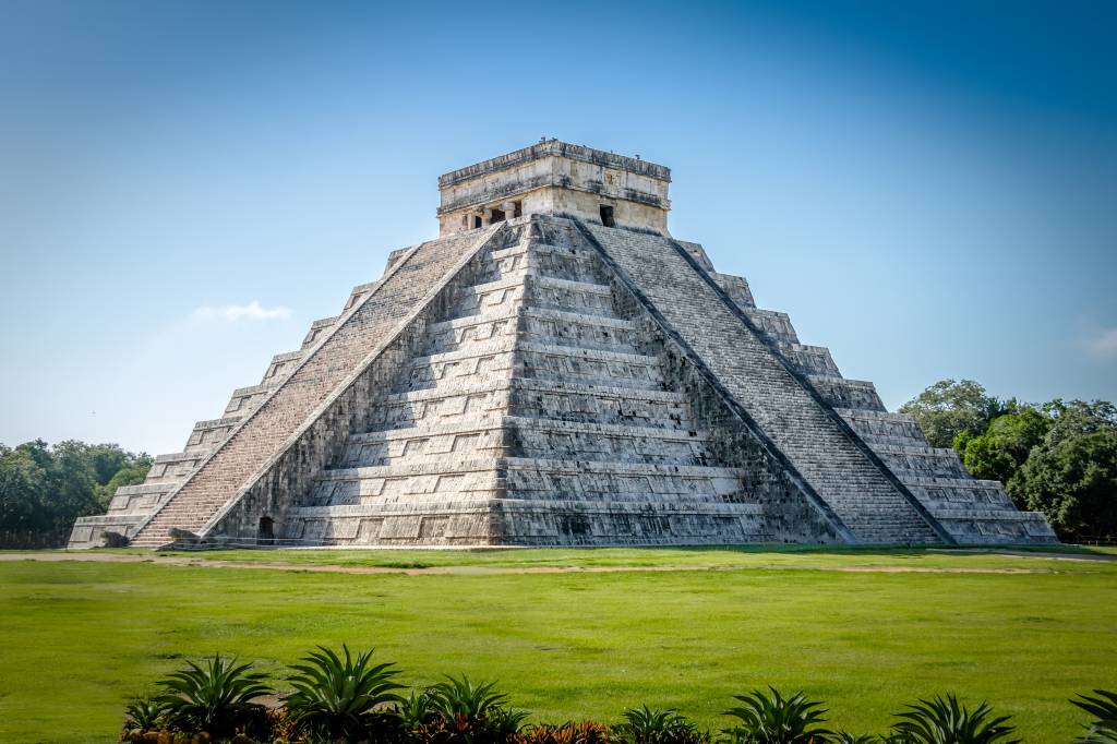 Mayan Temple pyramid of Kukulkan – Chichen Itza, Yucatan, Mexico