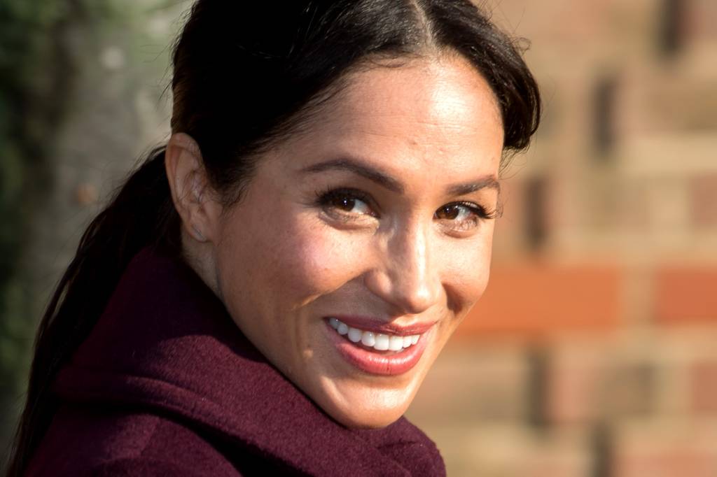 Meghan Markle aposta em sapato “diferentão” no look e acerta em cheio