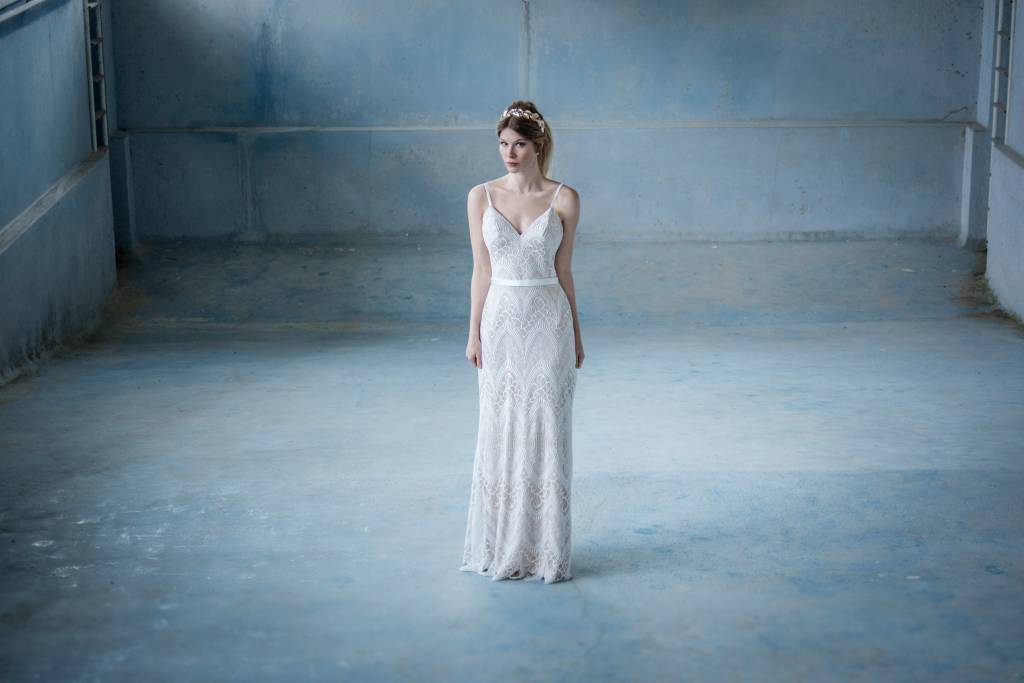 Mais de 20 vestidos fabulosos para noivas minimalistas