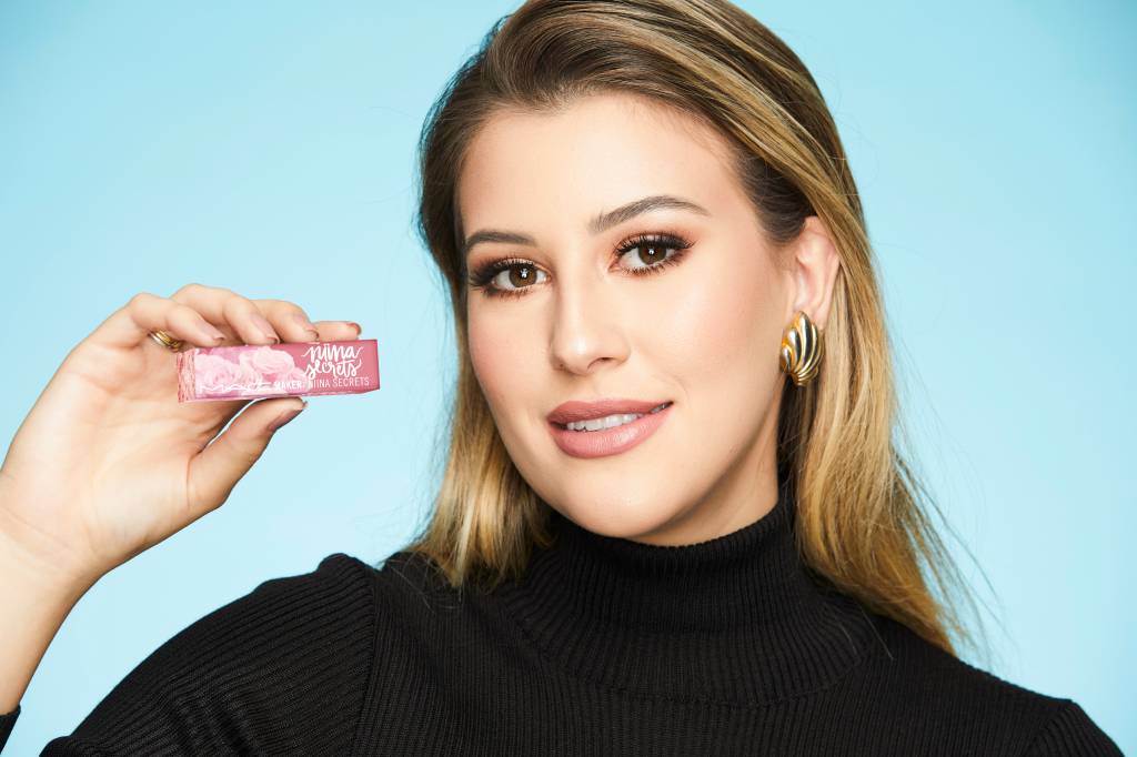 Esperado, batom da Niina Secrets + M.A.C ganha preço e data de lançamento