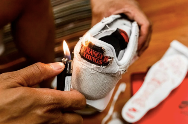Fãs de ‘Stranger Things’ vão amar este tênis cheio de mensagens secretas