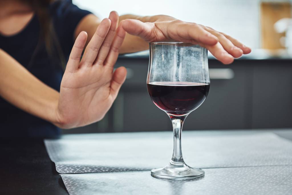 O que acontece com seu corpo quando você para de beber álcool