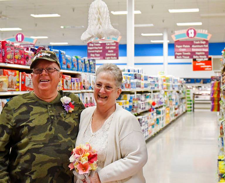 odd_supermarket_wedding_19118