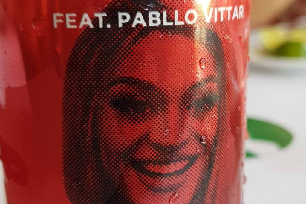 ‘Sdds Coca com rato’, diz apresentador sobre lata com Pabllo